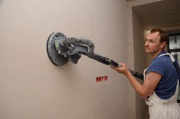 Шлифовка стен под оклейку обоев